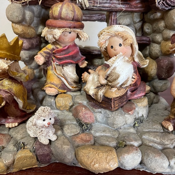 Kurt S Adler Children Nativity Set With Stable - Picture 2 of 10
